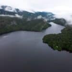 Râul Amazon văzut de sus, șerpuind prin pădurea tropicală din Peru